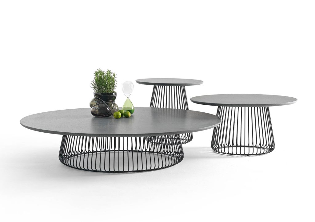Materiali per arredamento outdoor: tavolini carl in acciaio e pietra lavica