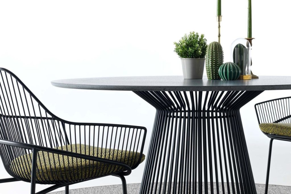 Struttura in acciaio inox del tavolo outdoor Carl Dining